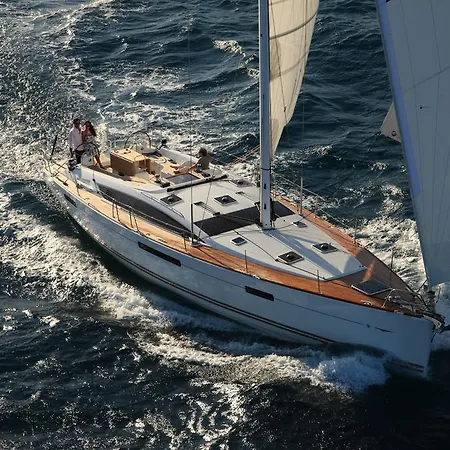 Botel Sy Black Swan