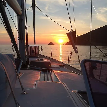 Sy Black Swan Hotel en barco La Spezia